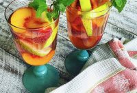 Refreshing Southern Peach Sangria Made Easy
