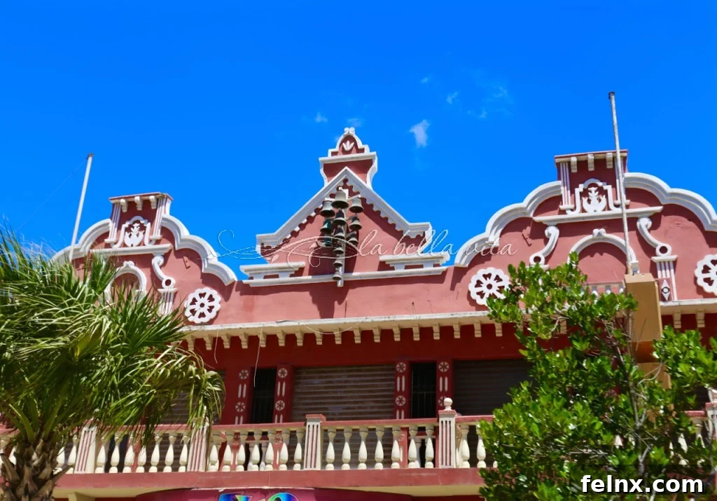 What to see in Aruba Color and Architecture