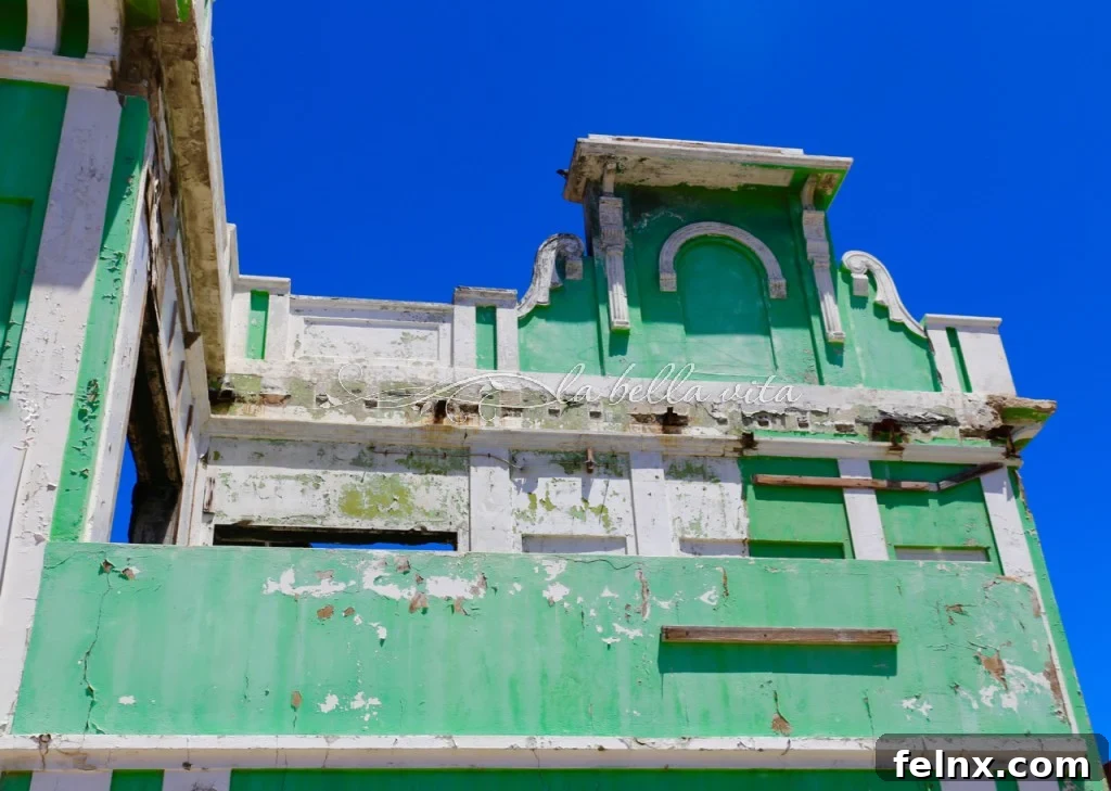 What to see in Aruba: Color and Architecture