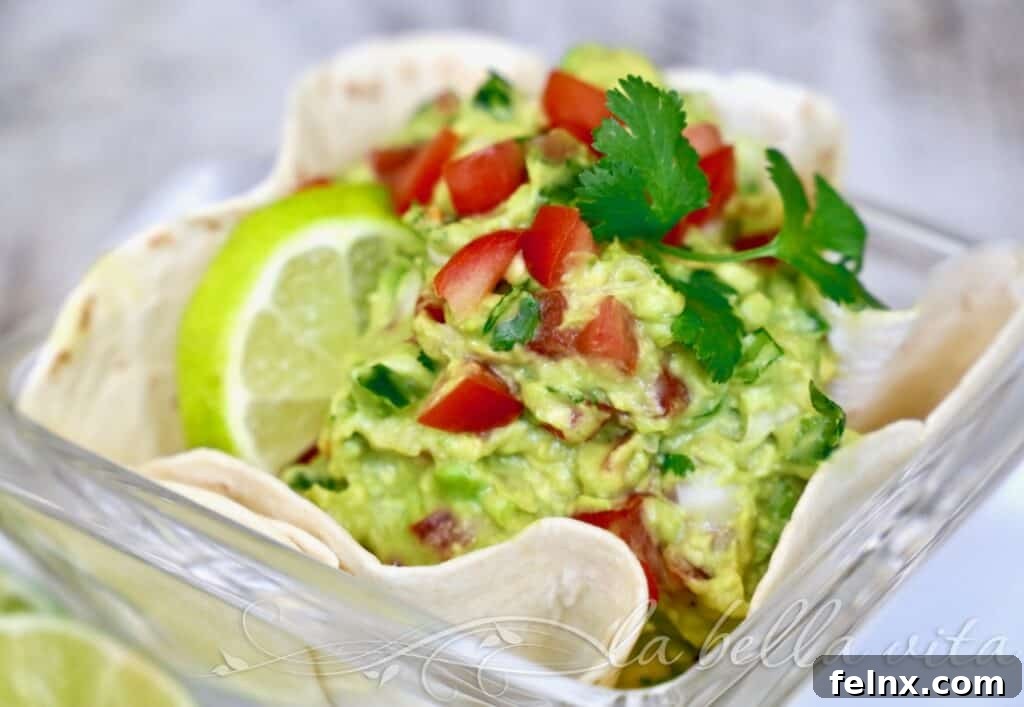 The BEST GUACAMOLE that's classic, authentic and delicious