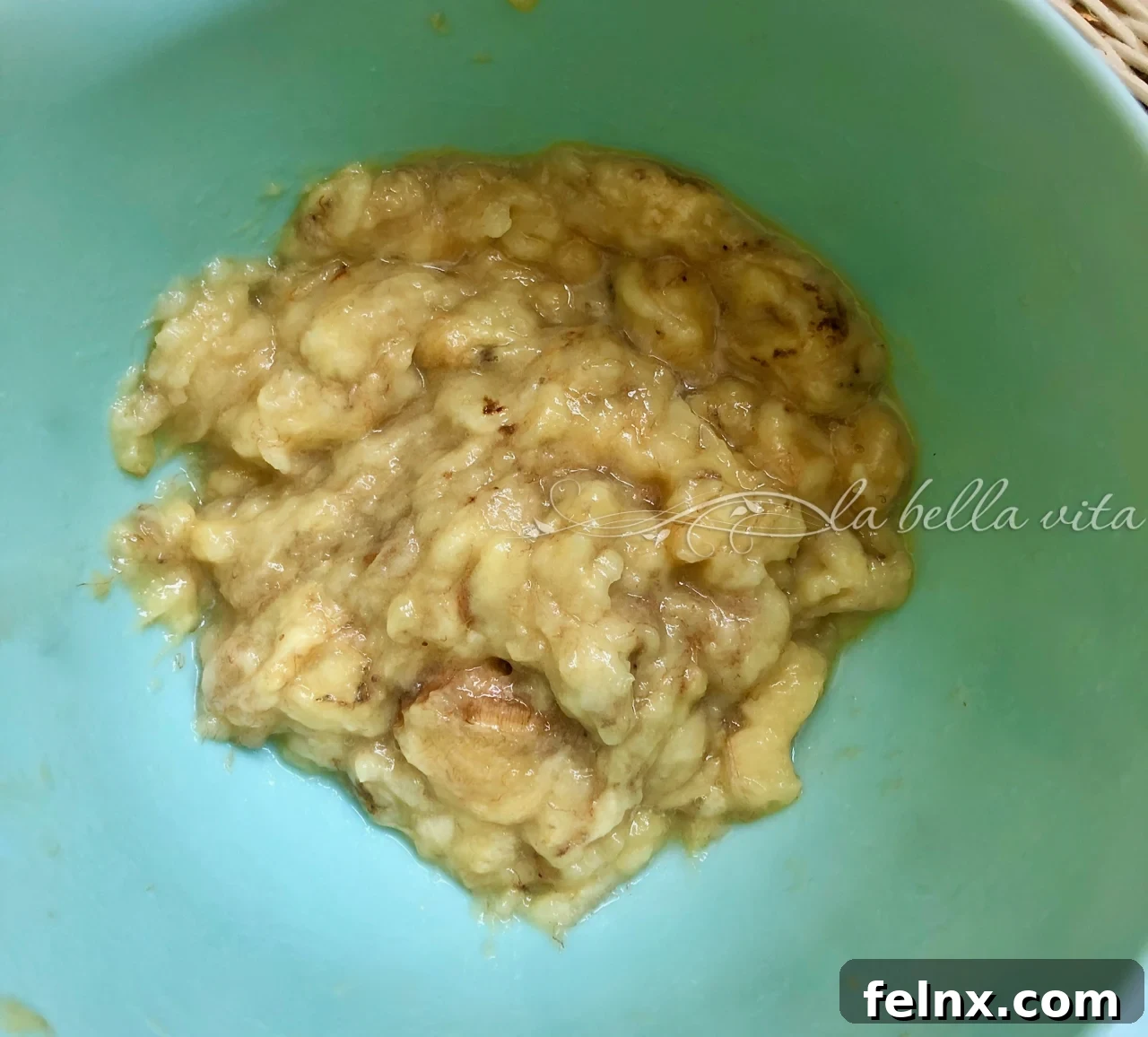 Mashed ripe bananas