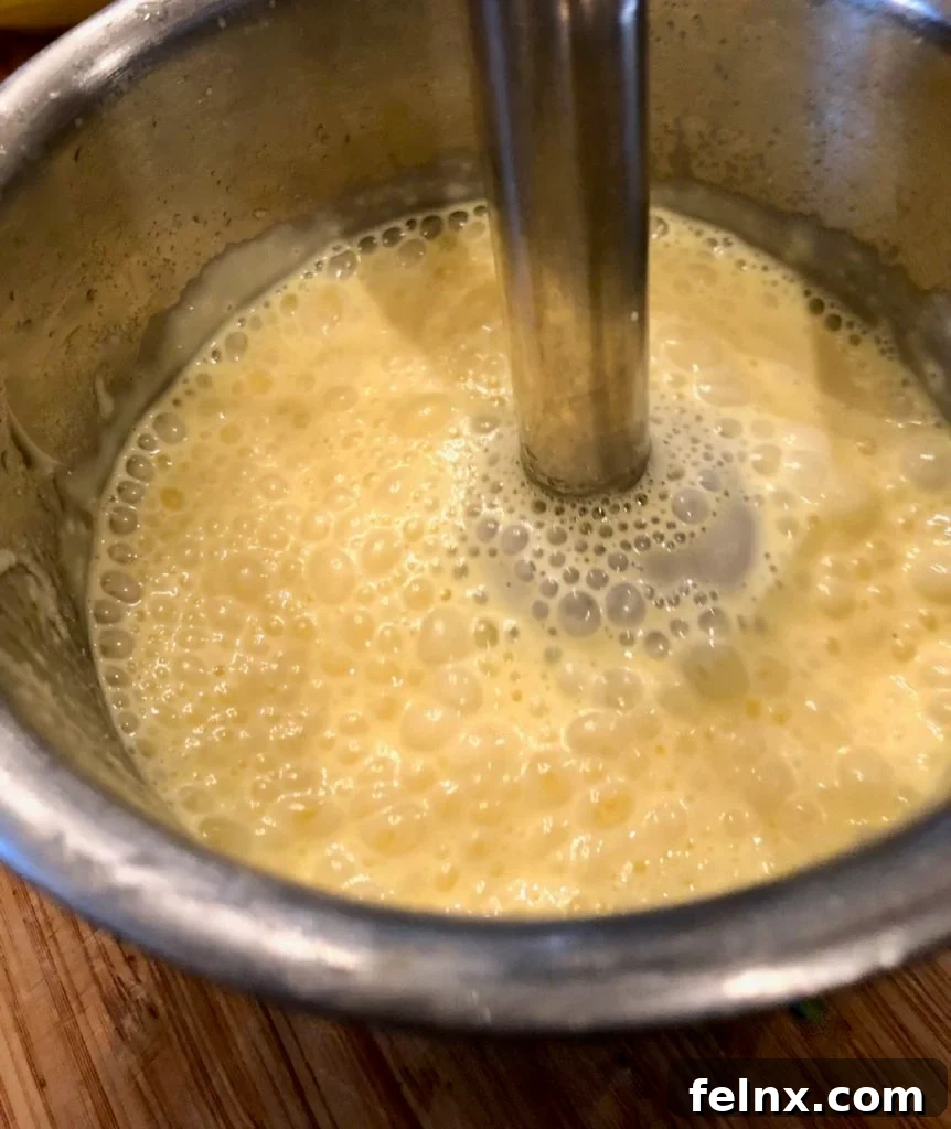 Using an immersion blender to emulsify Bearnaise sauce
