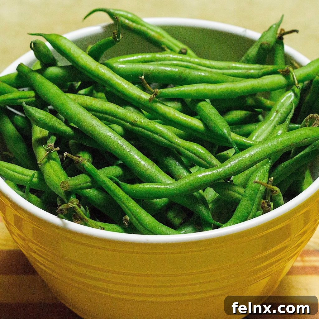 Freshly trimmed green beans