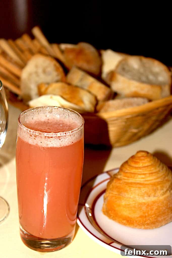 A fresh Bellini served in Venice